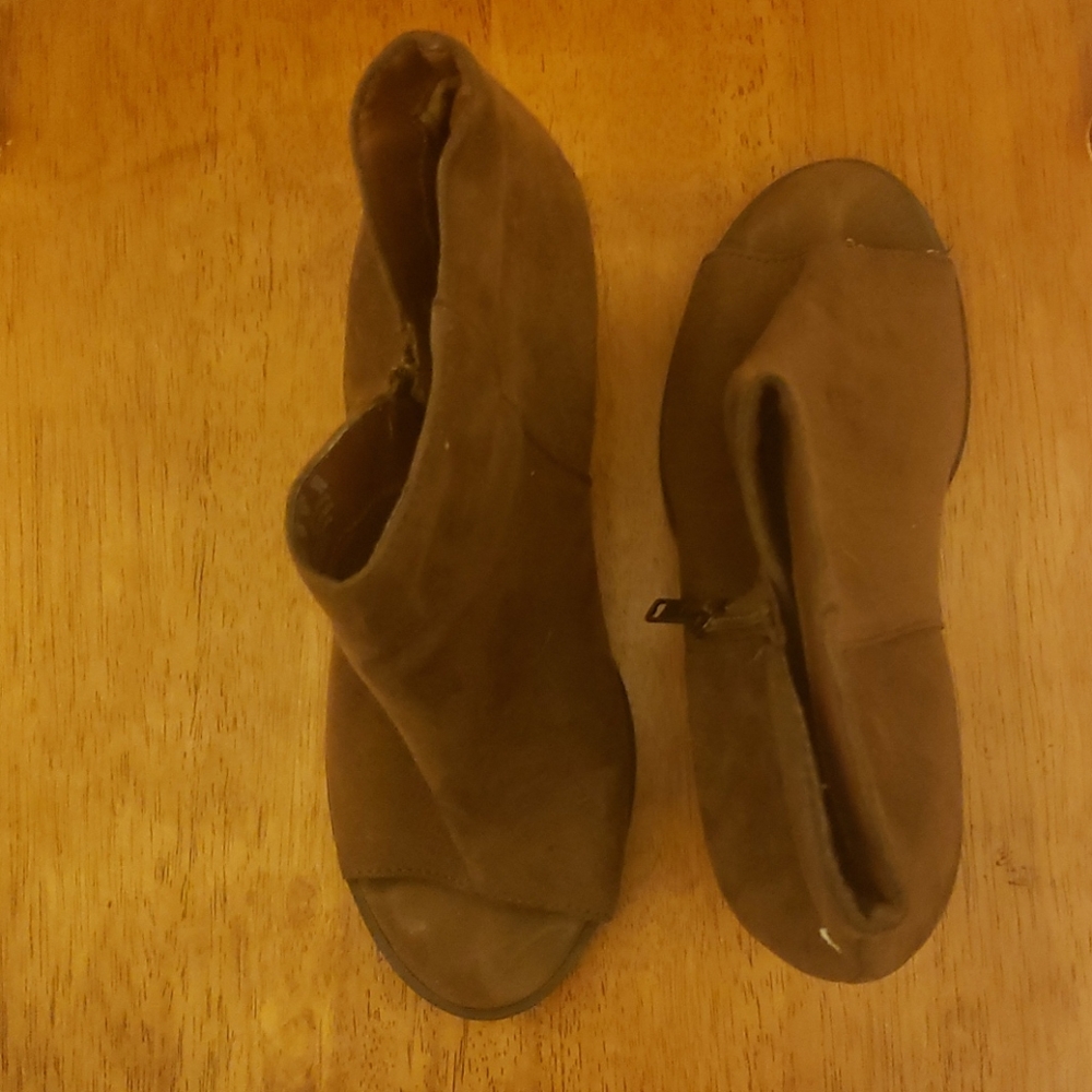 Block heel open toe bootie